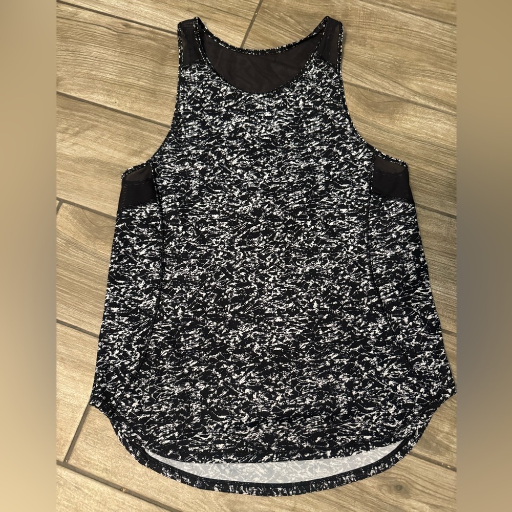 Lululemon Women's Black and White Sleeveless tank Top size 6